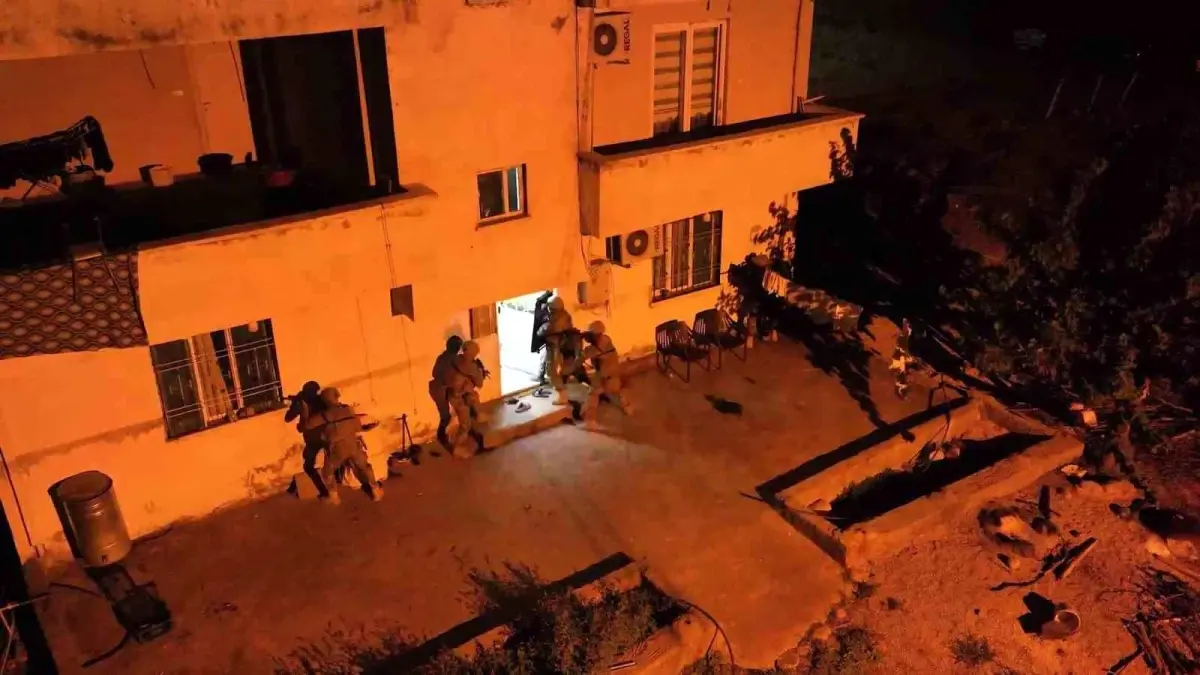 sirnakta uyusturucu operasyonu 20 kilo esrar ele gecirildi 89YIRIcj