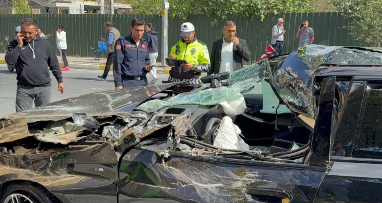 tira carpan otomobilin surucusu aracta sikisti kT5R2SkM