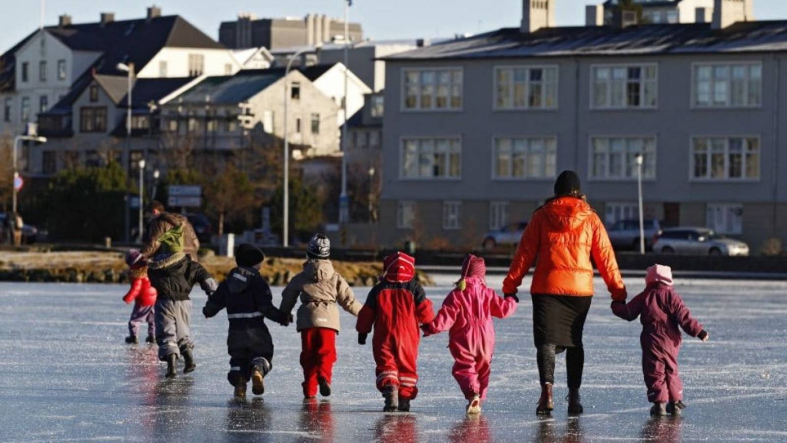 yaz tatilini kisaltma tartismasi onergeye gore izlandada ogrenciler kac gun tatil yapacak ghaPytVT