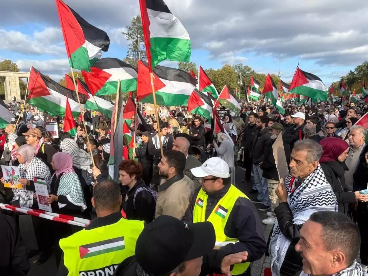 berlinde filistin icin buyuk gosteri 16 bin kisi bir araya geldi QcOysq9d.jpg