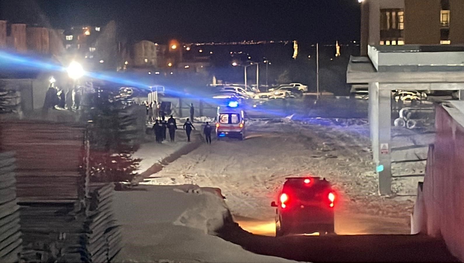 iscilerin yuksek sesle konusma kavgasi kanli bitti 1i agir 4 yarali tRQdnyfC