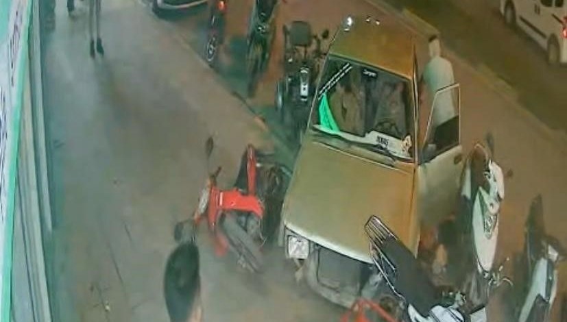 kaza yaptiklari araci birakip kactilar gw1mkWWv.jpg