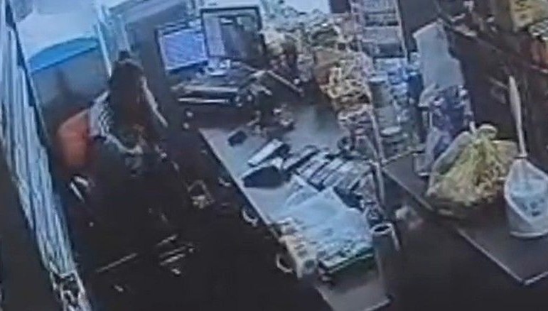 manisada eski es dehset sacti kucagindaki bebege aldirmadan defalarca bicakladi YQs4X6St