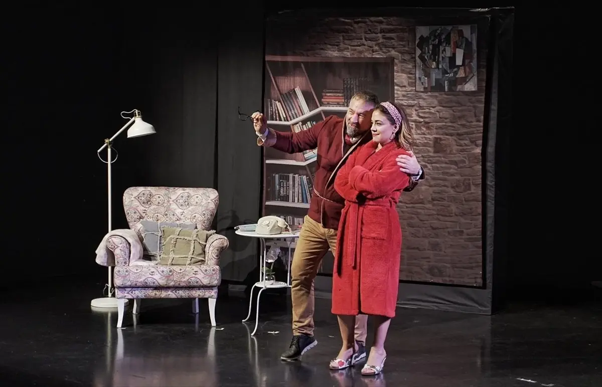 tiyatro frankfurt 2025 2026 sezonunu askimizin son duragi ile acti Z5knjzms