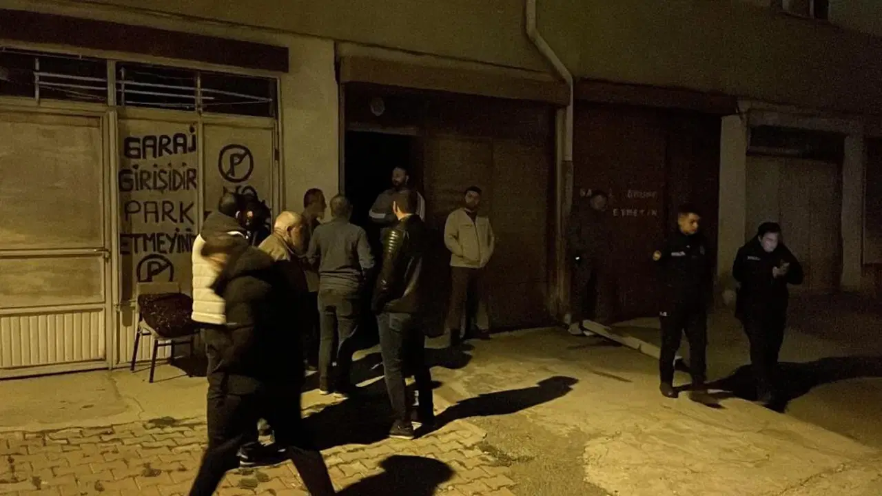 esinden haber alamayinca garaja indi otomobilin icinde olu buldu pJMHV9rc.jpg