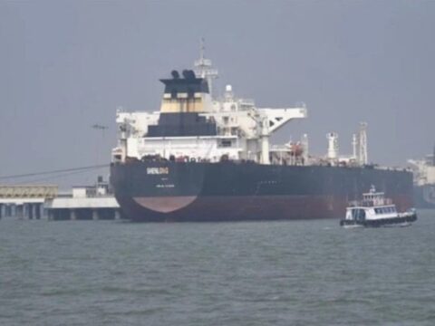 Hürmüz Boğazı’nda 20 Bin Denizci ve 2 Bin Gemi Sıkıştı